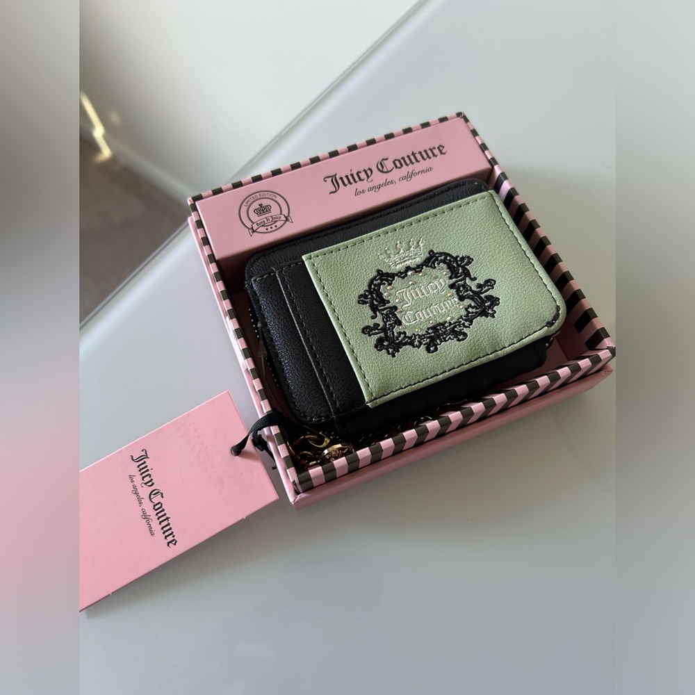 Juicy couture Green square zipper Wallet